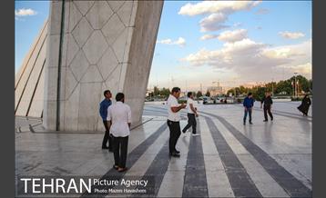 میدان آزادی 9