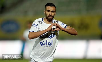 دیدار تیم‌های فوتبال پیکان و استقلال 38