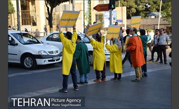 آموزش فرهنگ ترافیک توسط بچه های سندرم دان 14