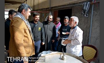 بازدید پیروز حناچی از موکب‌های مسیر نجف تا کربلا 8