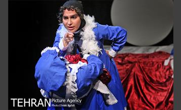 نمایش “کلفت ها” در خانه هنرمندان 2