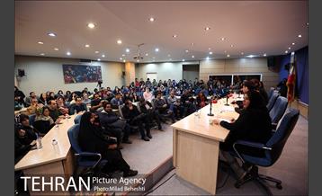 نمایشنامه خوانی سالی که دو بار پاییز شد 16