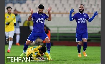 دیدار تیم‌های فوتبال استقلال و صنعت نفت آبادان  22