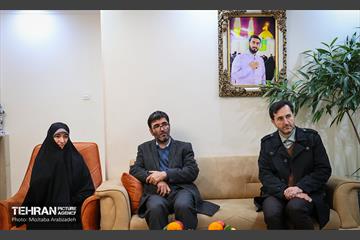 قرار خدمت؛ دیدار شهردار تهران با خانواده شهید آرمان علی وردی 6