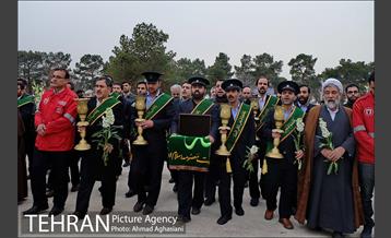 غبارروبی مزار شهدای آتش نشان باحضور خادمین حرم معصومه (س) 6