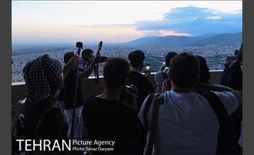 استهلال هلال ماه شوال از فراز برج میلاد تهران 14