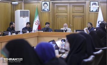 نشست صمیمانه رئیس شورای اسلامی شهر تهران با اصحاب رسانه 11