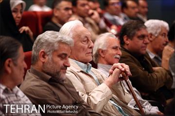 افتتاحیه مستند زمستان است 10