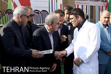 شهردار تهران در آیین نواختن زنگ سال تحصیلی جدید در دبیرستان ماندگار البرز 38