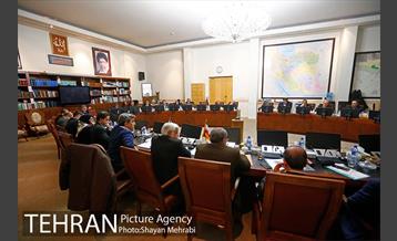 نخستین جلسه مجمع ٥١ نفره امید با حضور شهردار و استاندار تهران 17