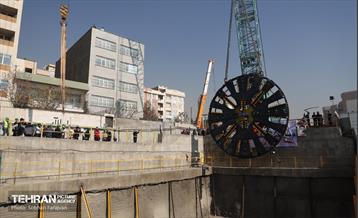 مونتاژ قطعه اصلی دومین دستگاه TBM خط 10 25