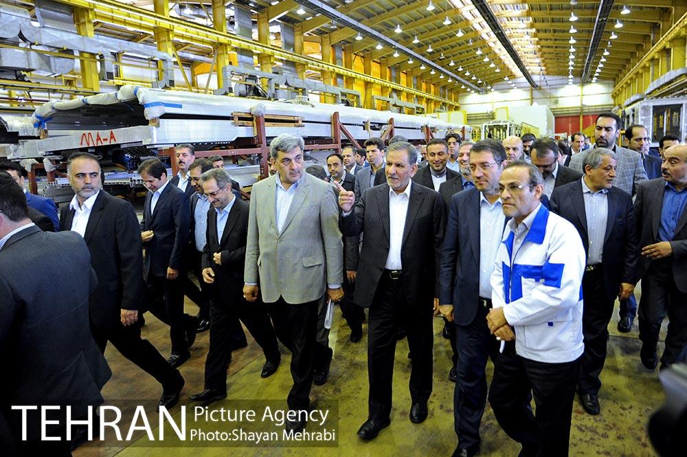 بازدید معاون اول رئیس جمهور به همراه شهردار تهران از کارخانه واگن‌سازی تهران 24