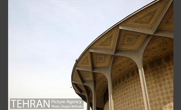 تئاتر شهر در چهل و هشتمین سالگرد گشایش 52