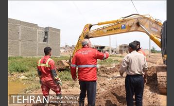 عملیات تخلیه کامل آب شهرک مسکونی پیام اهواز 16