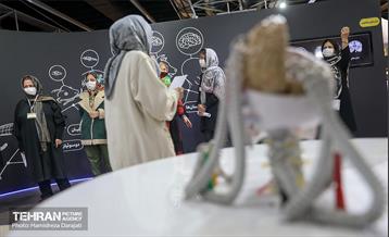 رقابت نهایی 50 شهروند سالمند در لیگ حافظه 21