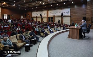 نشست جمعی از دانشجویان با شهردار تهران 10