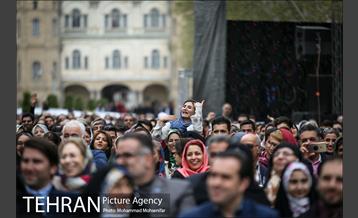 اجرای کنسرت محمد معتمدی 4