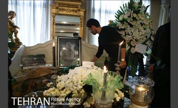 حضور بازیکنان و مربیان تیم استقلال در منزل مرحوم پورحیدری‎ 15