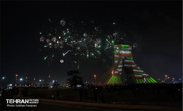 نورافشانی جشن پیروزی انقلاب اسلامی در میدان آزادی 12