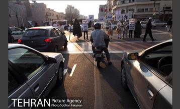 پرفورمنس " مرگ تصادفی " در چهارراه ولی عصر (عج) 9