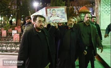 وداع با پیکر شهید «قریب رضا دارابی» 40