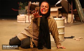 نمایش بابا آدم‎ 23