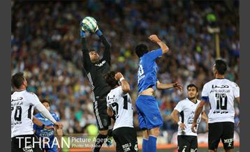 دیدار تیم های فوتبال استقلال و صبای قم