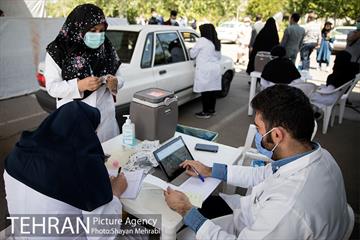 بزرگترین مرکز واکسیناسیون خودرویی کرونا در تهران 4