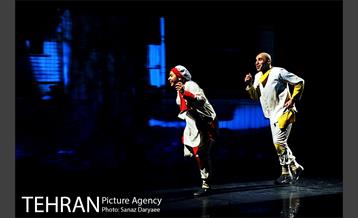 نمایش «یک سیب برای دو نفر»‎ 3