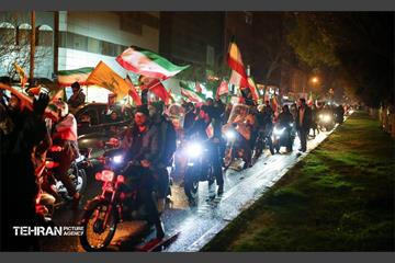 کاروان‌ موتوری و خودرویی از میدان انقلاب تا ساختمان هلال احمر تهران 25