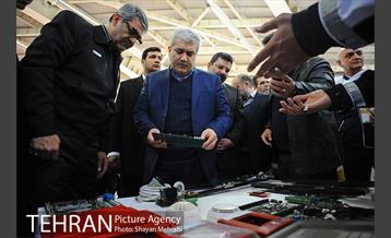 بازدید معاون علمی و فناوری رییس جمهور از نمایشگاه مترو  8