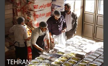 توزیع 3300 پرس غذا بین نیازمندان با کمک های مردمی 6