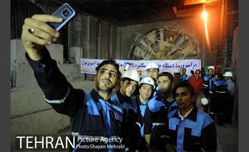 ورود دستگاه تمام مکانیزه(TBM) به ایستگاه مترو شهدا 28