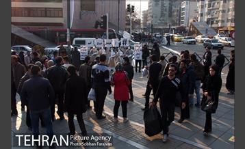 پرفورمنس " مرگ تصادفی " در چهارراه ولی عصر (عج) 5