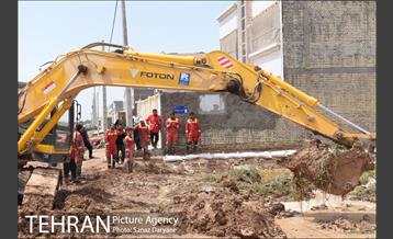 عملیات تخلیه کامل آب شهرک مسکونی پیام اهواز 17