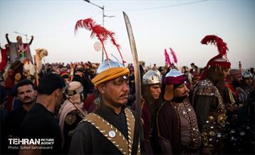 کاروان نمادین اسرای کربلا در مسیر طویریج  23