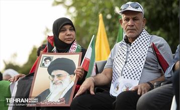 استقبال از خانواده شهدای غزه در میدان فلسطین تهران 7