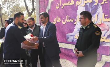 مراسم تقدیر و تکریم از پرستاران شاغل و همسران جانباز منطقه ۱۶ 9