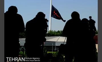 اهتزاز بزر‌گترین پرچم یا حسین (ع) 15