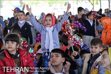 اجرای زنده برنامه محله گل و بلبل در میدان هرندی 14