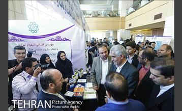 بازدید شهردار از نمایشگاه دستاوردهای معاونت توسعه منابع  انسانی شهردار تهران 5