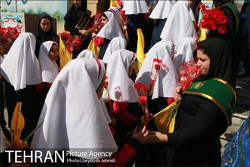 اهدای هدایای ویژه به دانش آموزان دبستان دخترانه شهید خوشنویسان 21