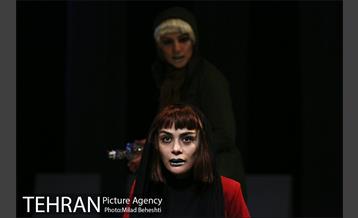 نمایش سفر به بی نهایت دور‎ 16