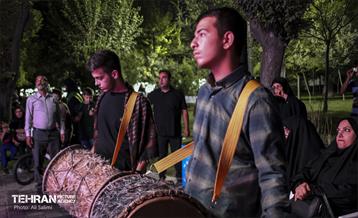 اکران نماپرچم و ابرپرچم‌های طرح حرم رضوی در باب الرضای پایتخت 4