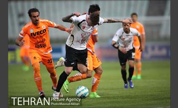 دیدار دو تیم فوتبال سایپا تهران و نفت تهران