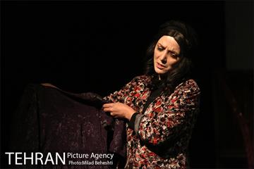 نمایش روز عقیم‎ 3