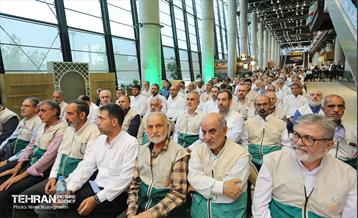 اهتزاز پرچم سبز رضوی بر فراز برج پرچم ایران 28