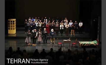 نمایش آینه های روبرو‎ 27