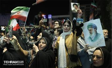تجمع شب سی‌وچهارم در میدان انقلاب 20