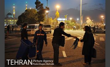 شروع بکار نیروهای خدمات شهری بعد از پایان مراسم ارتحال امام خمینی (ره) 2